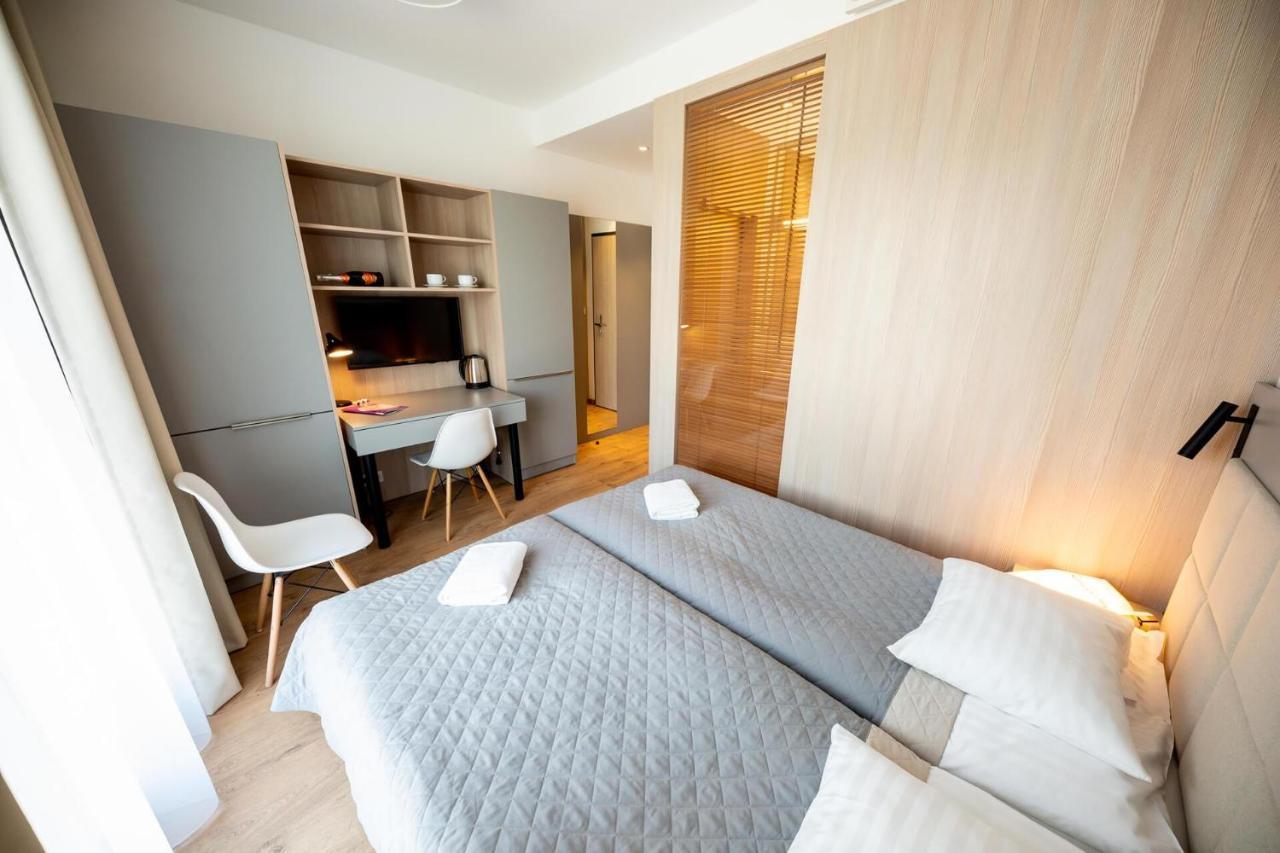 Good Wolska Residence Варшава Екстериор снимка