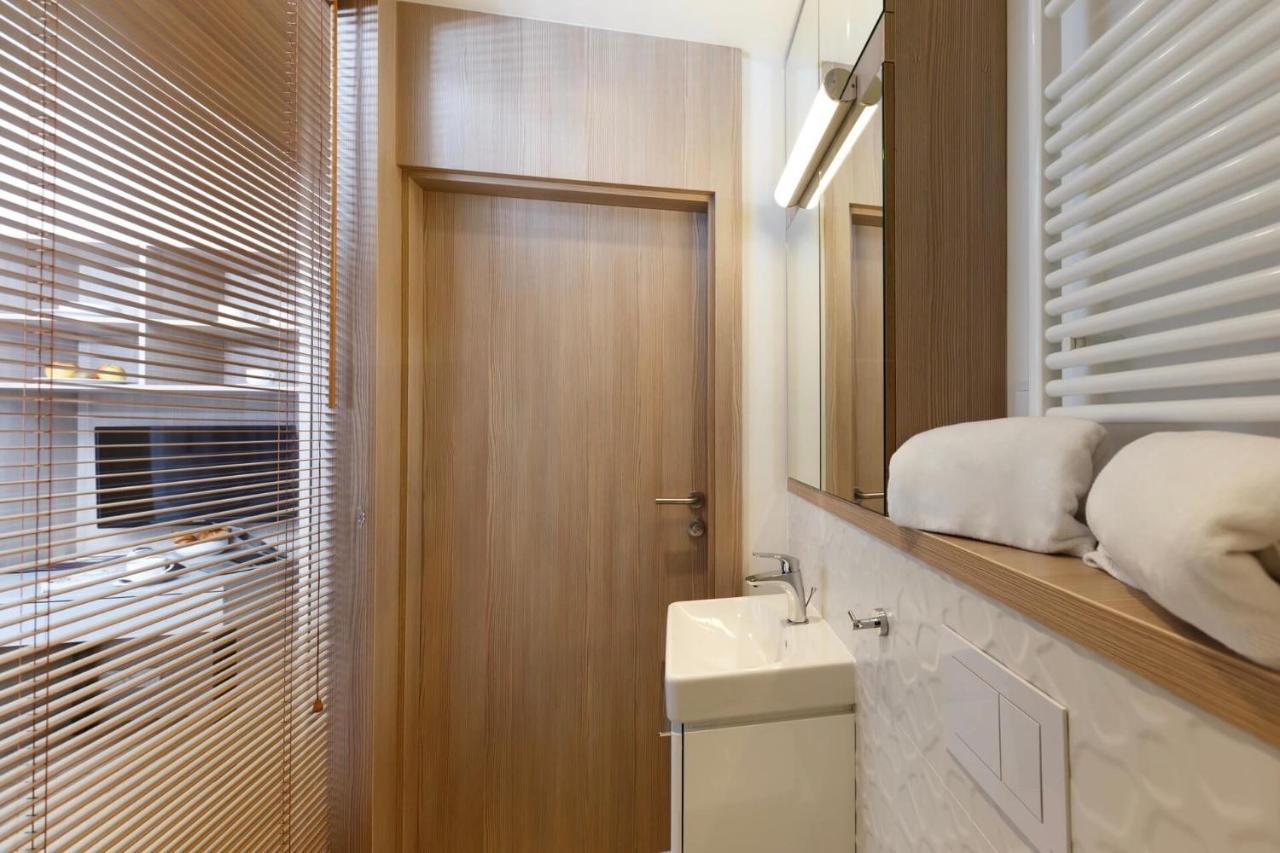 Good Wolska Residence Варшава Екстериор снимка