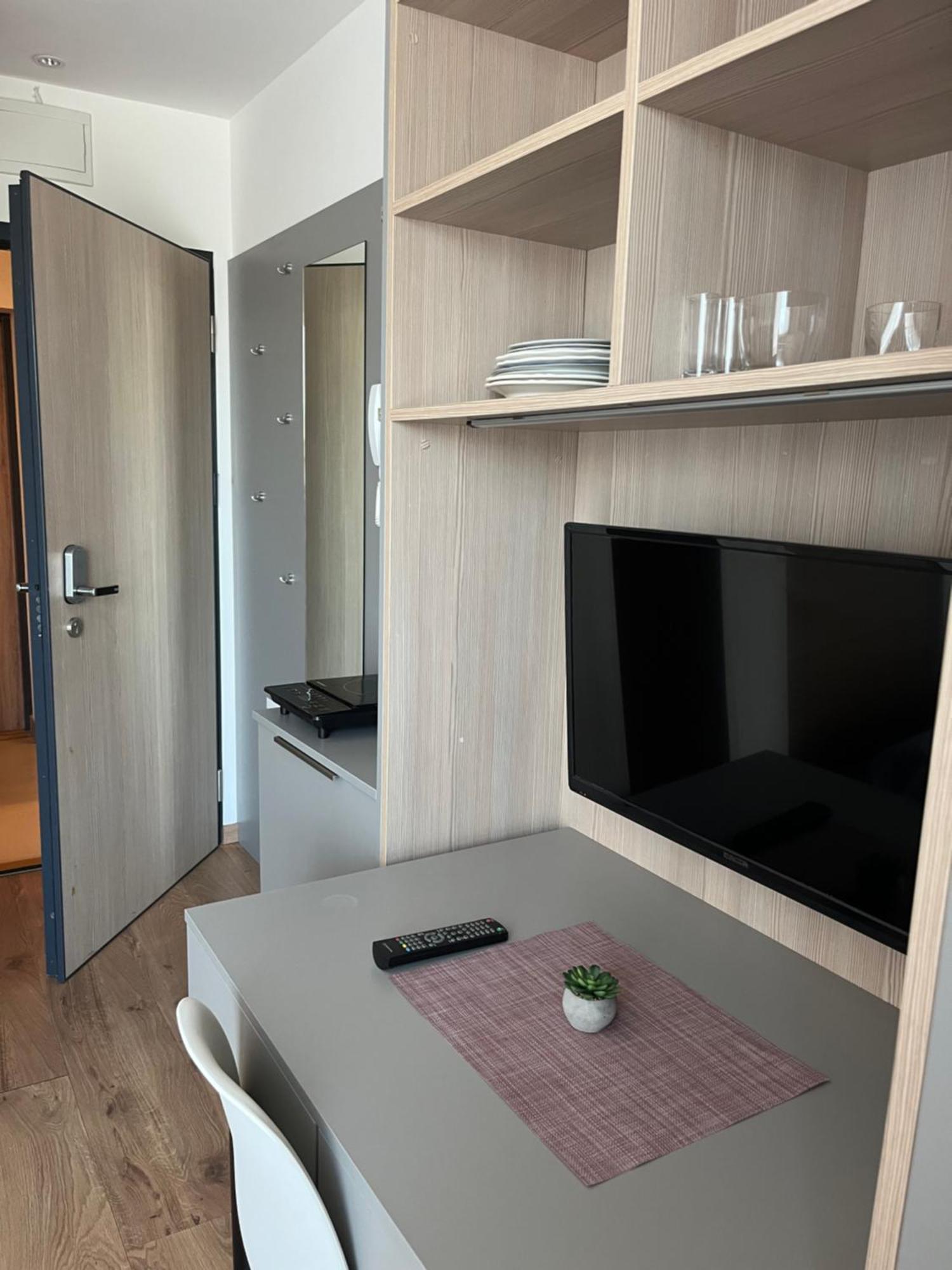 Good Wolska Residence Варшава Екстериор снимка